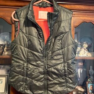 Aeropostale L puffer vest green w/neon coral lining